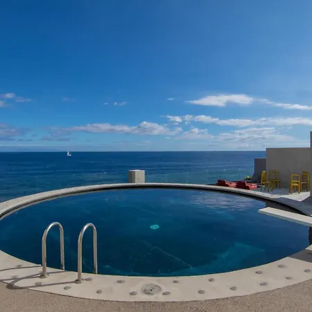 Homeforguest Exclusive Design 1080 M2, Oceanfront, 2 Swimming Pools