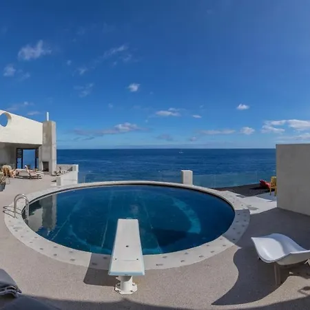 빌라 Homeforguest Exclusive Design 1080 M2, Oceanfront, 2 Swimming Pools