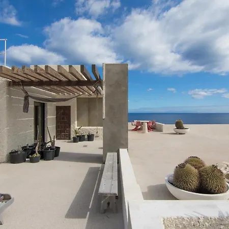 Homeforguest Exclusive Design 1080 M2, Oceanfront, 2 Swimming Pools *