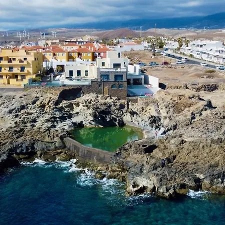 Homeforguest Exclusive Design 1080 M2, Oceanfront, 2 Swimming Pools