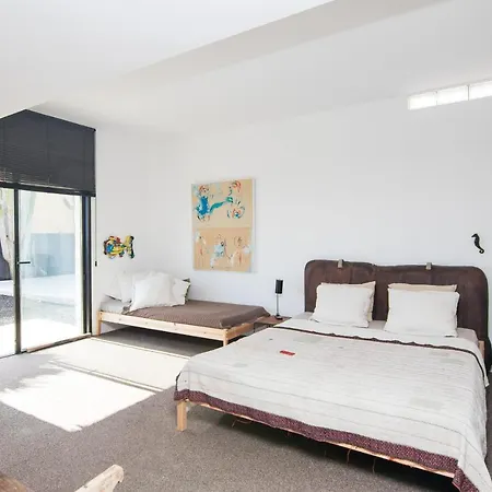 Homeforguest Exclusive Design 1080 M2, Oceanfront, 2 Swimming Pools