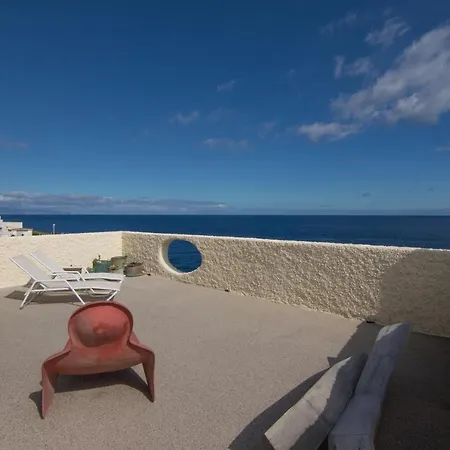 Homeforguest Exclusive Design 1080 M2, Oceanfront, 2 Swimming Pools *