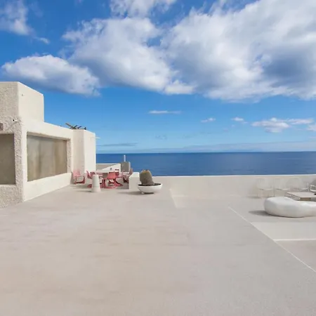 Homeforguest Exclusive Design 1080 M2, Oceanfront, 2 Swimming Pools *