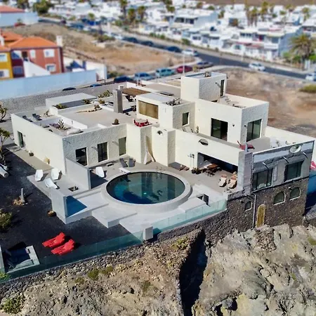 Homeforguest Exclusive Design 1080 M2, Oceanfront, 2 Swimming Pools Villa