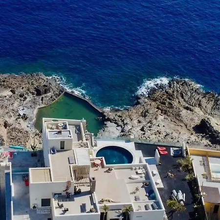 Homeforguest Exclusive Design 1080 M2, Oceanfront, 2 Swimming Pools *